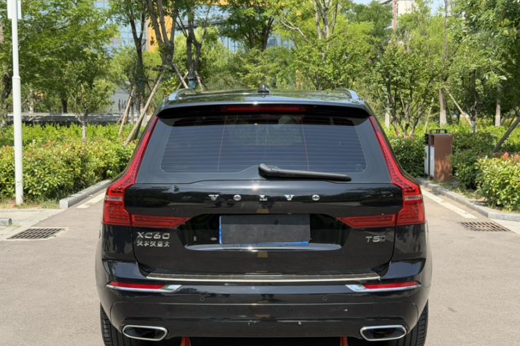Used Volvo XC60 2021 T5 4x4 Smart Luxury Edition Exterior 9