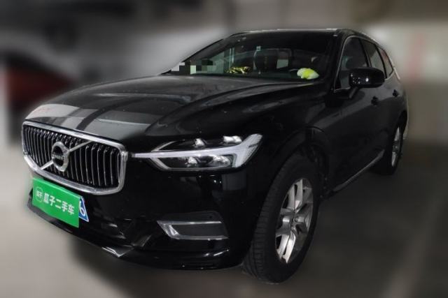 Ojetý Volvo XC60 2021 T5 4x4 Smart Luxury Edition