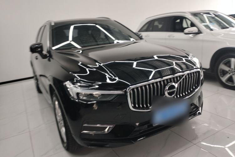 Used Volvo XC60 2021 T5 4x4 Smart Luxury Edition Front Right 45 Deg
