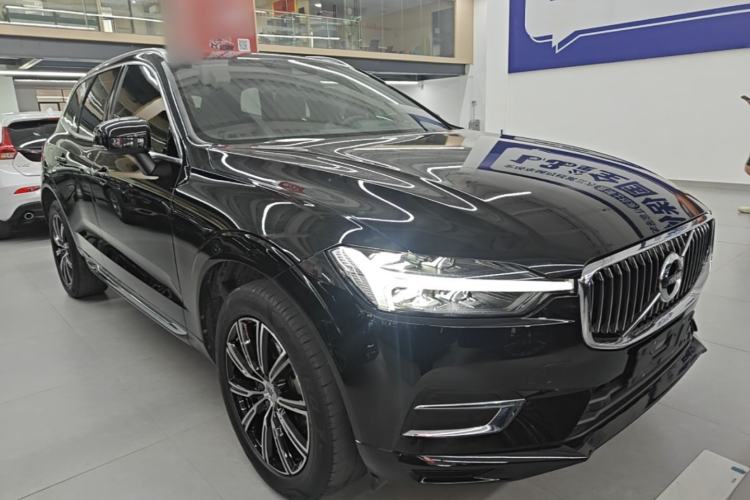 Used Volvo XC60 2021 T5 4x4 Smart Luxury Edition Front Right 45 Deg