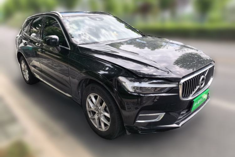 Used Volvo XC60 2021 T5 4x4 Smart Luxury Edition Front Right 45 Deg