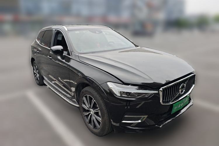 Used Volvo XC60 2021 T5 4x4 Smart Luxury Edition Front Right 45 Deg