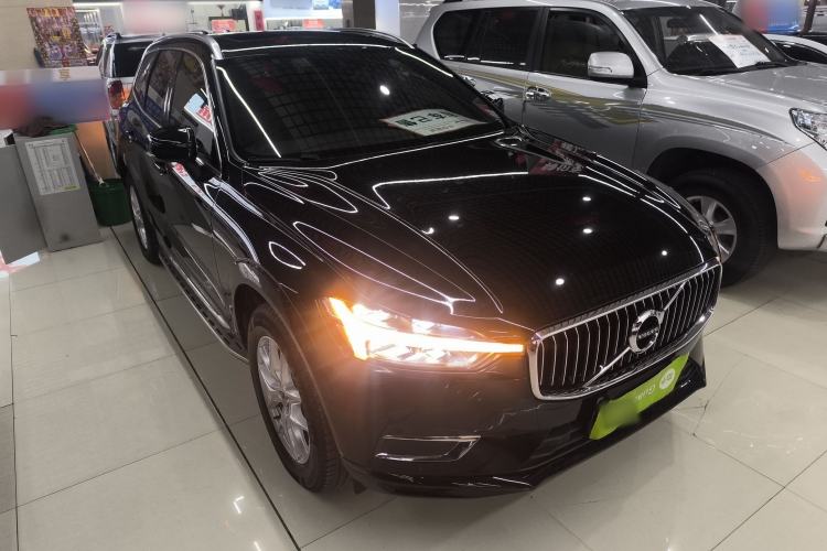 Used Volvo XC60 2021 T5 4x4 Smart Luxury Edition Front Right 45 Deg