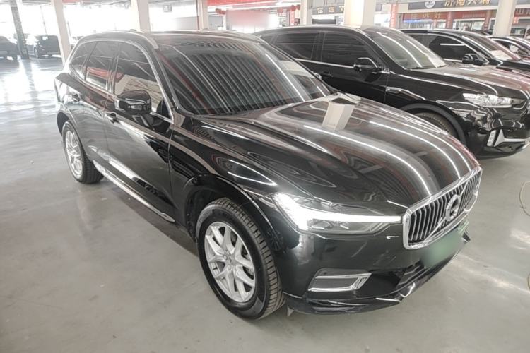 Used Volvo XC60 2021 T5 4x4 Smart Luxury Edition Front Right 45 Deg