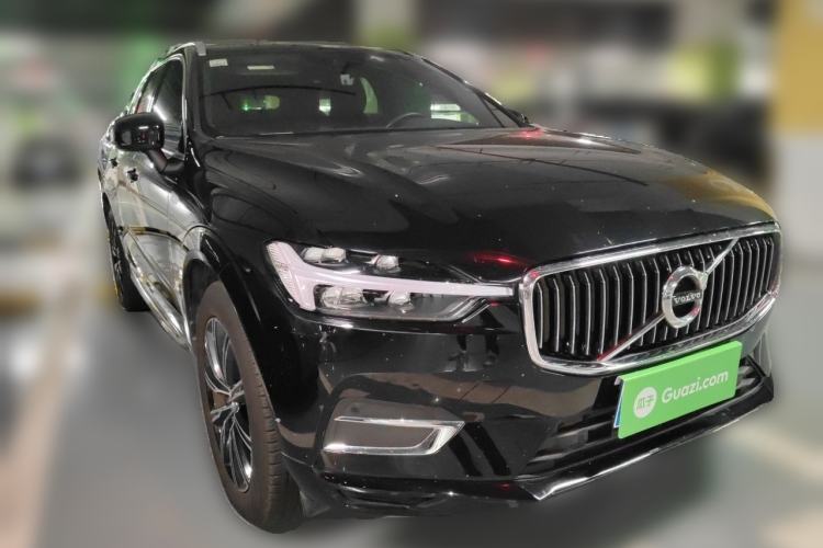 Used Volvo XC60 2021 T5 4x4 Smart Luxury Edition Front Right 45 Deg