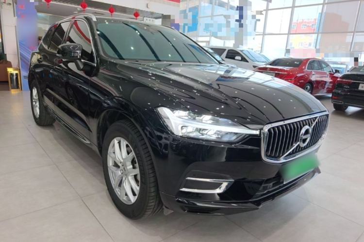 Used Volvo XC60 2021 T5 4x4 Smart Luxury Edition Front Right 45 Deg
