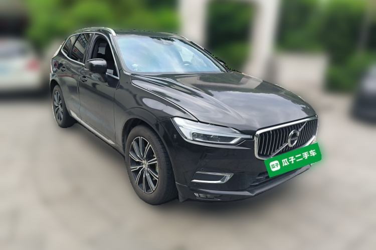 Used Volvo XC60 2021 T5 4x4 Zhiya Luxury Edition Front Right 45 Deg