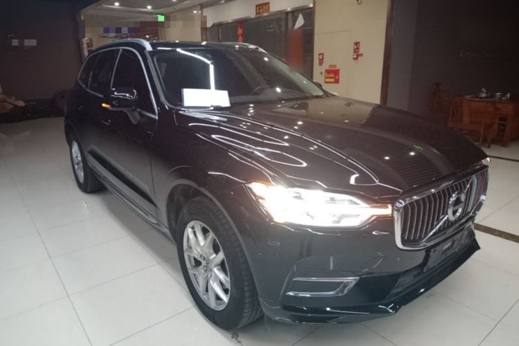 Used Volvo XC60 2021 T5 4x4 Smart Luxury Edition Front Right 45 Deg