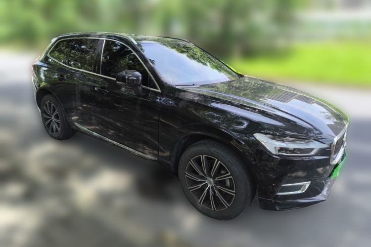 Used Volvo XC60 2021 T5 4x4 Smart Luxury Edition Front Right 45 Deg