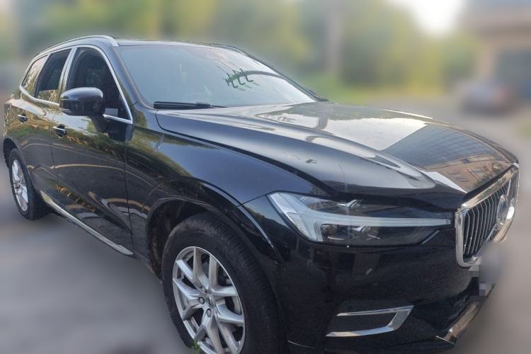 Used Volvo XC60 2021 T5 4x4 Smart Luxury Edition Front Right 45 Deg