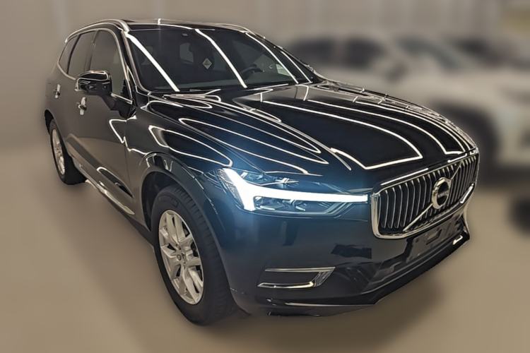 Used Volvo XC60 2021 T5 4x4 Smart Luxury Edition Front Right 45 Deg