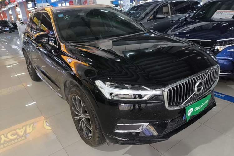 Used Volvo XC60 2021 T5 4x4 Smart Luxury Edition Front Right 45 Deg