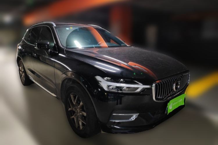 Used Volvo XC60 2021 T5 4x4 Smart Luxury Edition Front Right 45 Deg