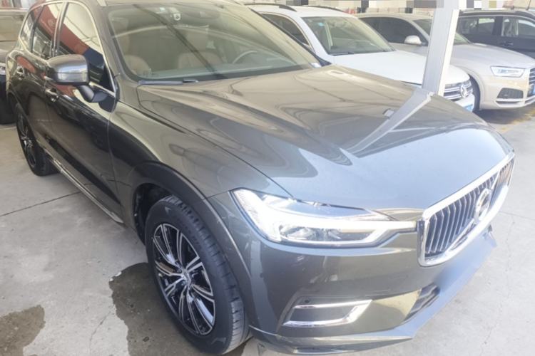 Used Volvo XC60 2021 T5 4x4 Smart Luxury Edition Front Right 45 Deg