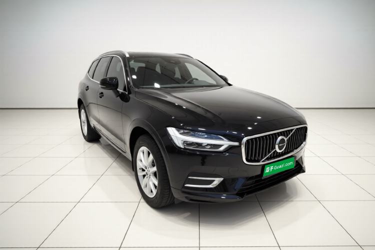 Used Volvo XC60 2021 T5 4x4 Smart Luxury Edition Front Right 45 Deg