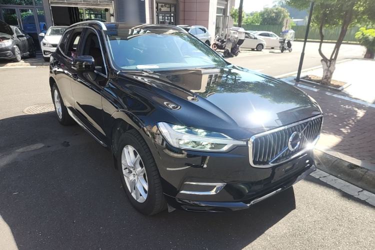 Used Volvo XC60 2021 T5 4x4 Smart Luxury Edition Front Right 45 Deg