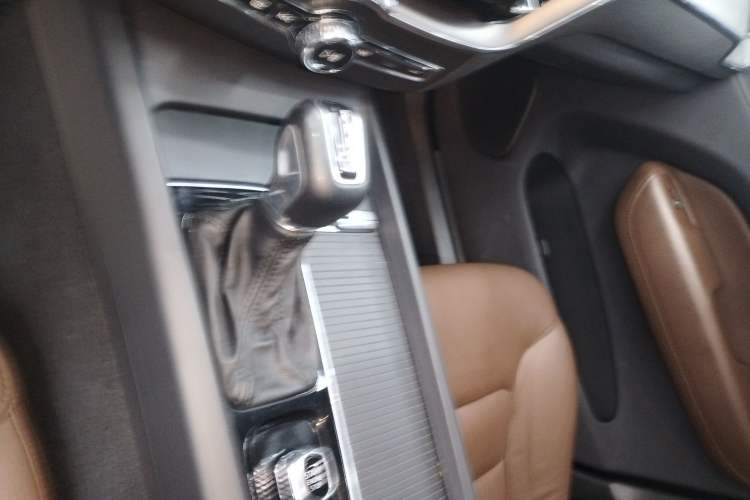 Used Volvo XC60 2021 T5 4x4 Smart Luxury Edition Gear Lever