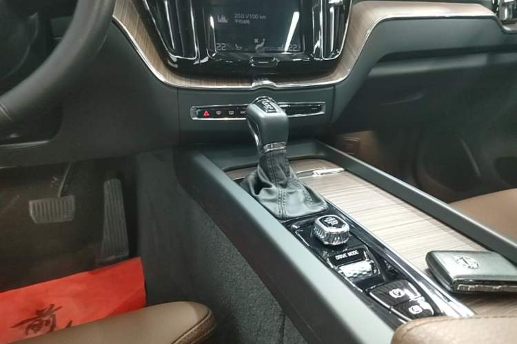 Used Volvo XC60 2021 T5 4x4 Smart Luxury Edition Gear Lever