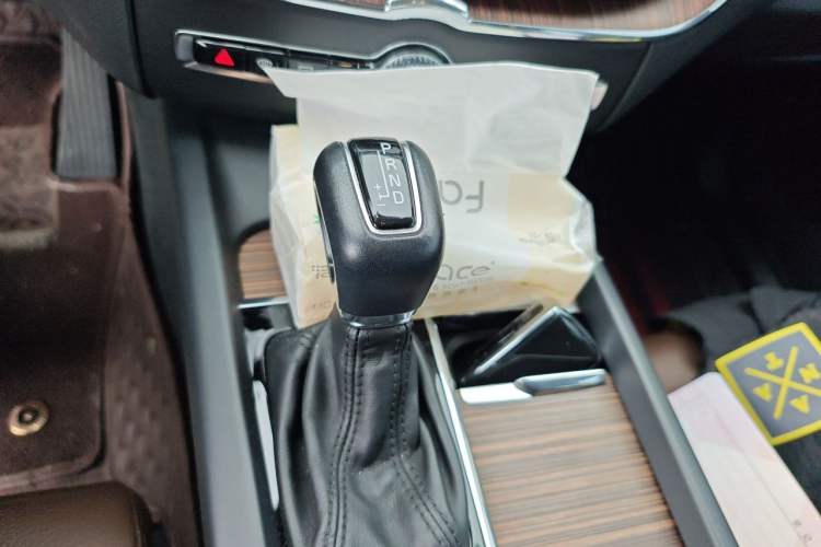 Used Volvo XC60 2021 T5 4x4 Smart Luxury Edition Gear Lever