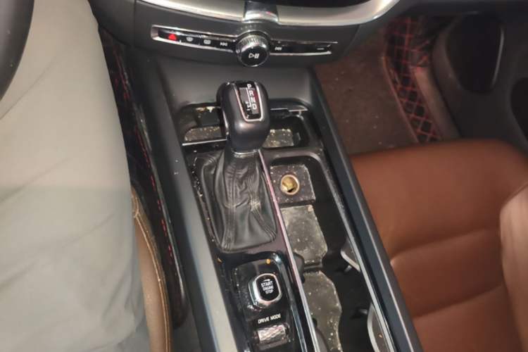 Used Volvo XC60 2021 T5 4x4 Smart Luxury Edition Gear Lever