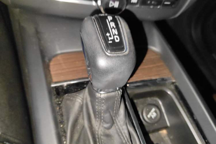 Used Volvo XC60 2021 T5 4x4 Smart Luxury Edition Gear Lever