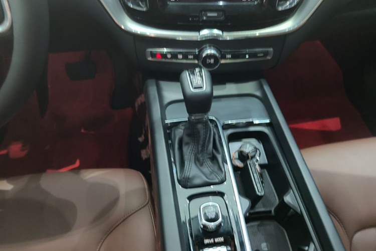 Used Volvo XC60 2021 T5 4x4 Smart Luxury Edition Gear Lever