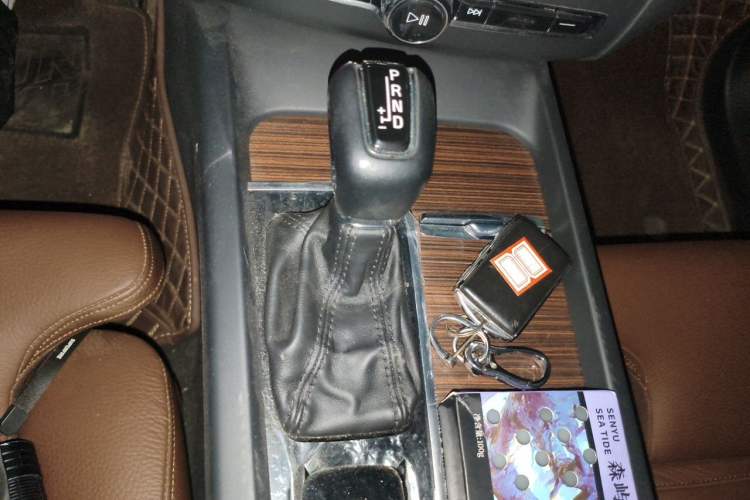 Used Volvo XC60 2021 T5 4x4 Smart Luxury Edition Gear Lever