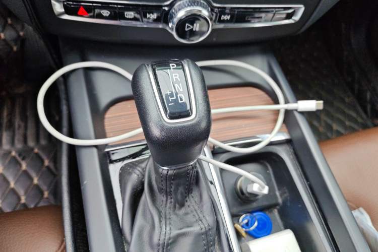 Used Volvo XC60 2021 T5 4x4 Smart Luxury Edition Gear Lever