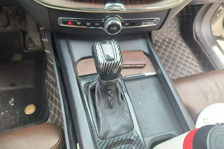 Used Volvo XC60 2021 T5 4x4 Zhiya Luxury Edition Gear Lever