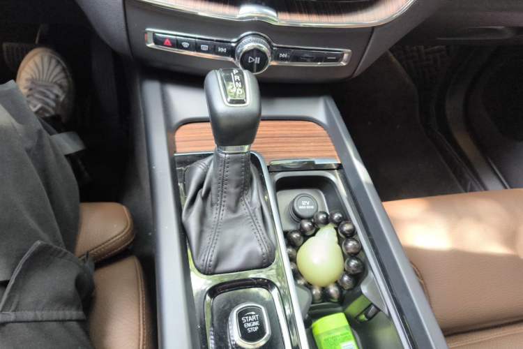Used Volvo XC60 2021 T5 4x4 Smart Luxury Edition Gear Lever