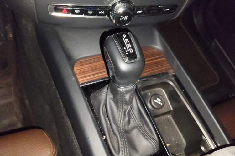 Used Volvo XC60 2021 T5 4x4 Smart Luxury Edition Gear Lever