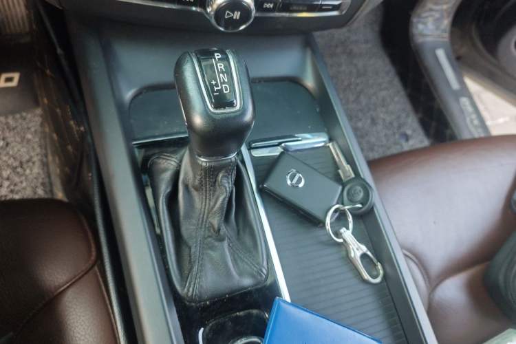 Used Volvo XC60 2021 T5 4x4 Smart Luxury Edition Gear Lever