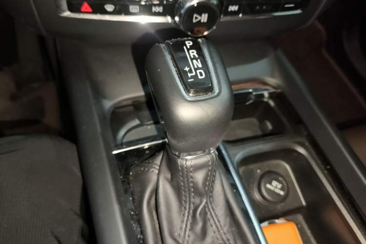 Used Volvo XC60 2021 T5 4x4 Smart Luxury Edition Gear Lever