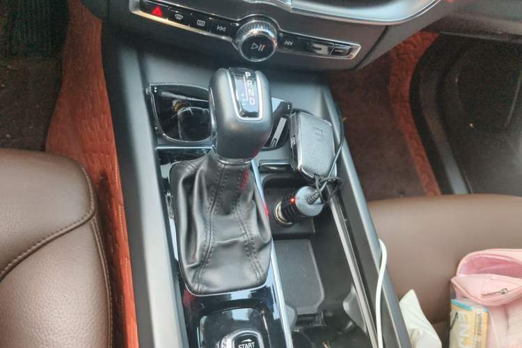 Used Volvo XC60 2021 T5 4x4 Smart Luxury Edition Gear Lever