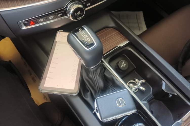 Used Volvo XC60 2021 T5 4x4 Smart Luxury Edition Gear Lever