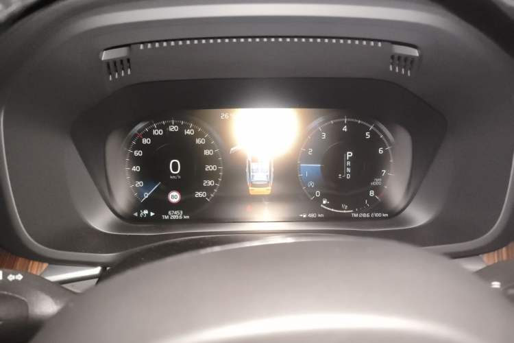Used Volvo XC60 2021 T5 4x4 Smart Luxury Edition Instrument Cluster