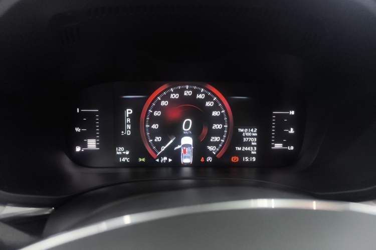 Used Volvo XC60 2021 T5 4x4 Smart Luxury Edition Instrument Cluster