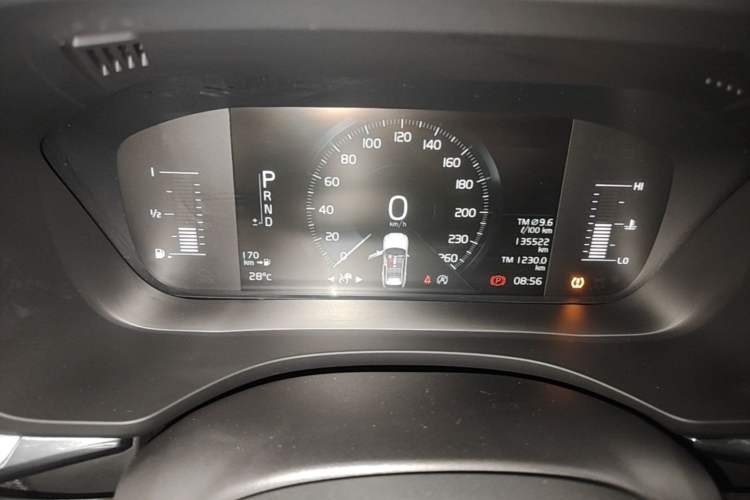 Used Volvo XC60 2021 T5 4x4 Smart Luxury Edition Instrument Cluster