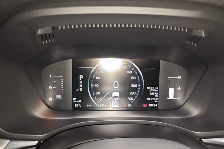 Used Volvo XC60 2021 T5 4x4 Smart Luxury Edition Instrument Cluster