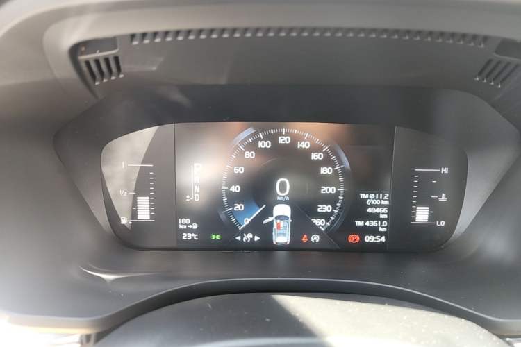 Used Volvo XC60 2021 T5 4x4 Smart Luxury Edition Instrument Cluster