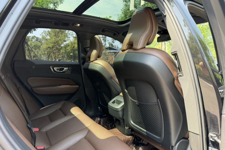 Used Volvo XC60 2021 T5 4x4 Smart Luxury Edition Interior 2