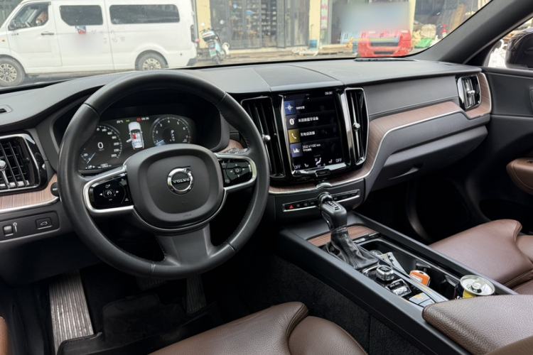 Used Volvo XC60 2021 T5 4x4 Smart Luxury Edition Interior 3