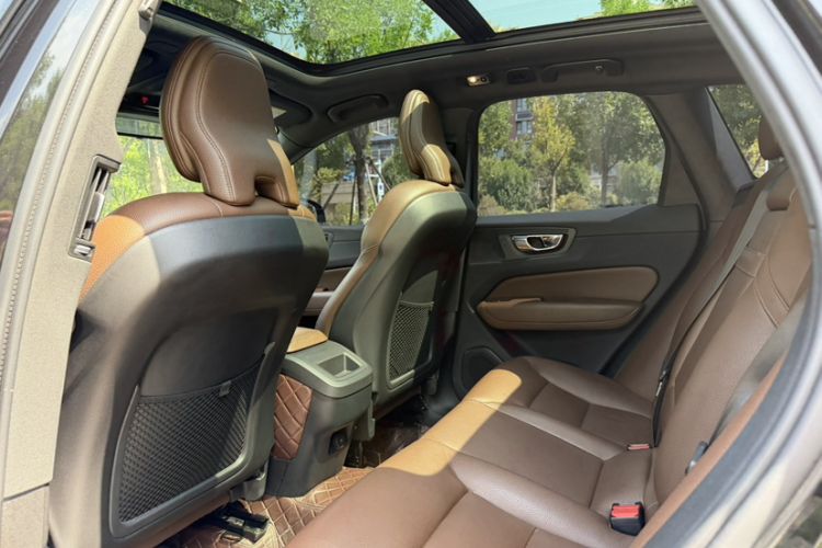 Used Volvo XC60 2021 T5 4x4 Smart Luxury Edition Interior 5
