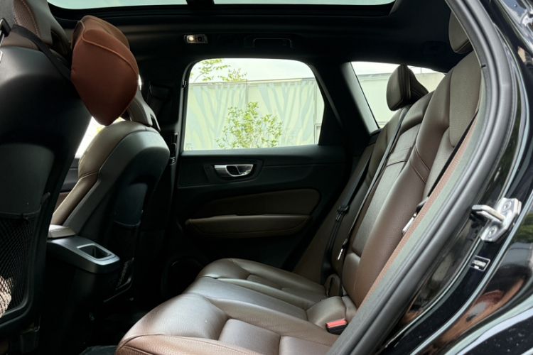 Used Volvo XC60 2021 T5 4x4 Smart Luxury Edition Interior 6