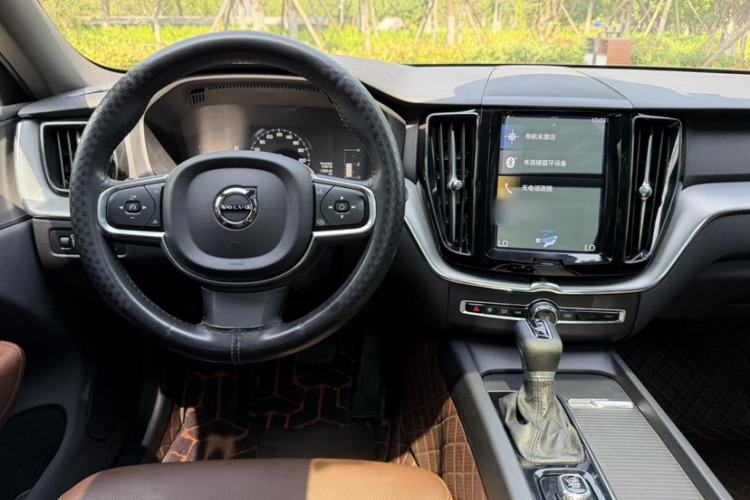 Used Volvo XC60 2021 T5 4x4 Smart Luxury Edition Interior 6