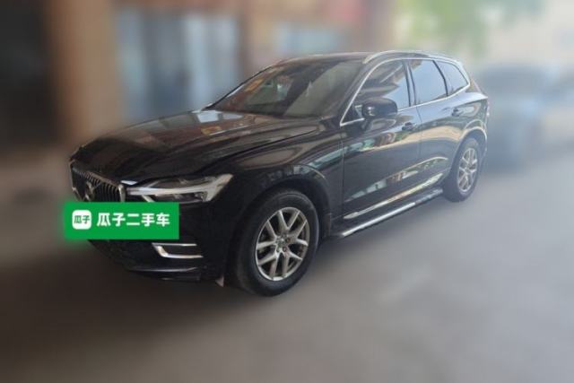 Ojetý Volvo XC60 2021 T5 4x4 Smart Luxury Edition