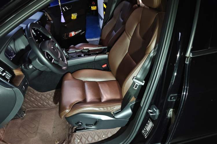 Used Volvo XC60 2021 T5 4x4 Smart Luxury Edition Left Front Seat