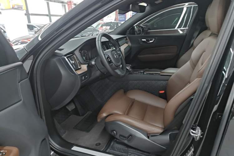 Used Volvo XC60 2021 T5 4x4 Smart Luxury Edition Left Front Seat