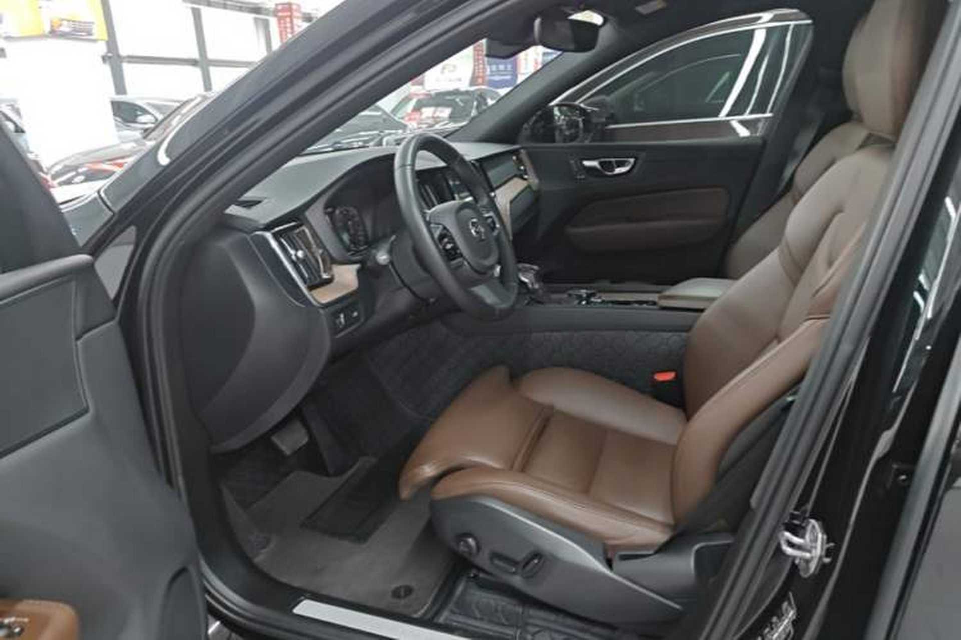 Used Volvo XC60 2021 T5 4x4 Smart Luxury Edition Left Front Seat