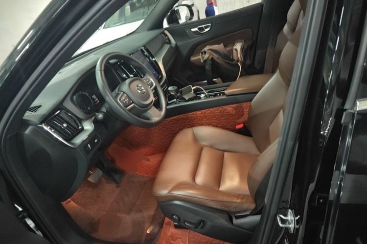 Used Volvo XC60 2021 T5 4x4 Smart Luxury Edition Left Front Seat